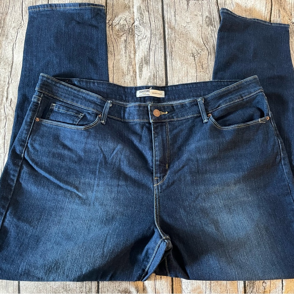 Signature by Levi Strauss Mid-Rise Straight Leg Jeans